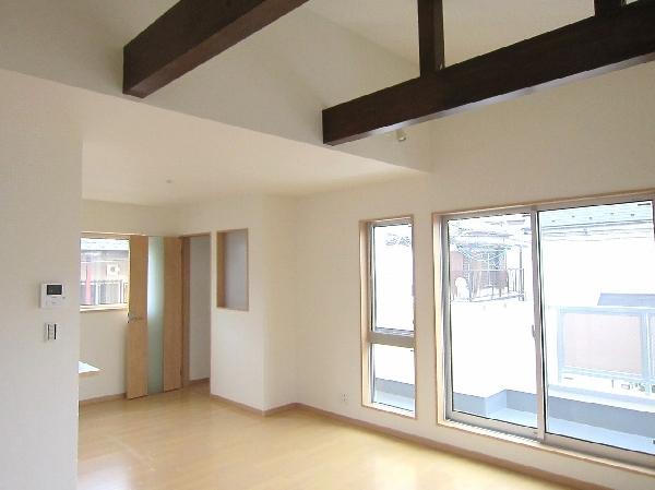 Living. Detached interior introspection Pictures - is a spacious living room with ceiling height in the design to show the living beams.