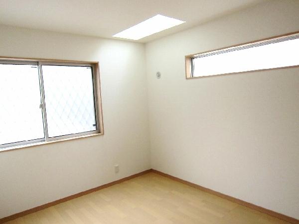 Non-living room. There is a top light is a bright room on the first floor north side 1 of the Western-style.