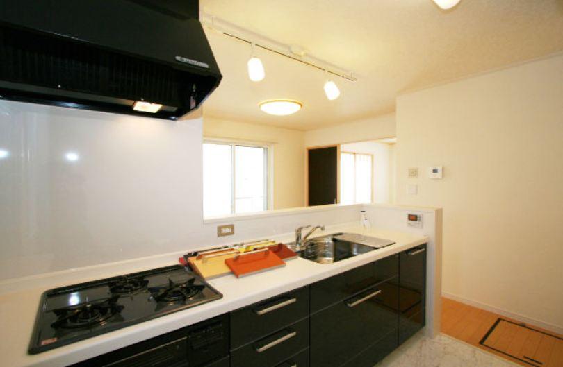 Same specifications photo (kitchen). Same construction company construction cases