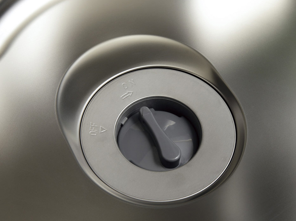 Kitchen.  [disposer] Since flown directly by grinding process the garbage, Also to reduce the amount of effort and waste of cleaning up.  ※ There is a thing that can not be part of the process.