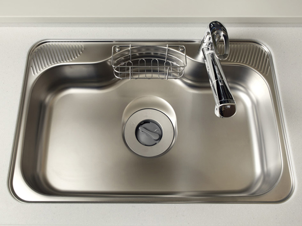 Kitchen.  [silent ・ Wide sink] Silent specification to reduce the fall sounds such as it sounds and spoon water. A large frying pan and vegetables also is easy to washable wide sink.