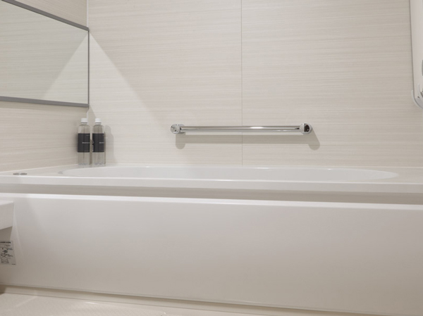 Bathing-wash room.  [Low-floor unit bus] As you'll find bathing with confidence towards the children and the elderly, It straddles high was kept low has adopted a low-floor type of bathtub.