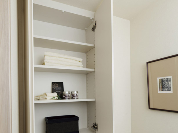 Receipt.  [Toilet storage] Toilet paper stock and detergents ・ We established a convenient shelf (or shelf cupboard) in the housing such as fragrances.