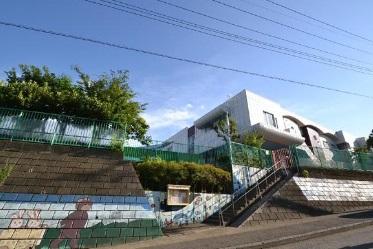 kindergarten ・ Nursery. Flat to nursery school 147m