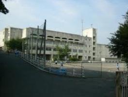 Junior high school. Flat until the junior high school 557m