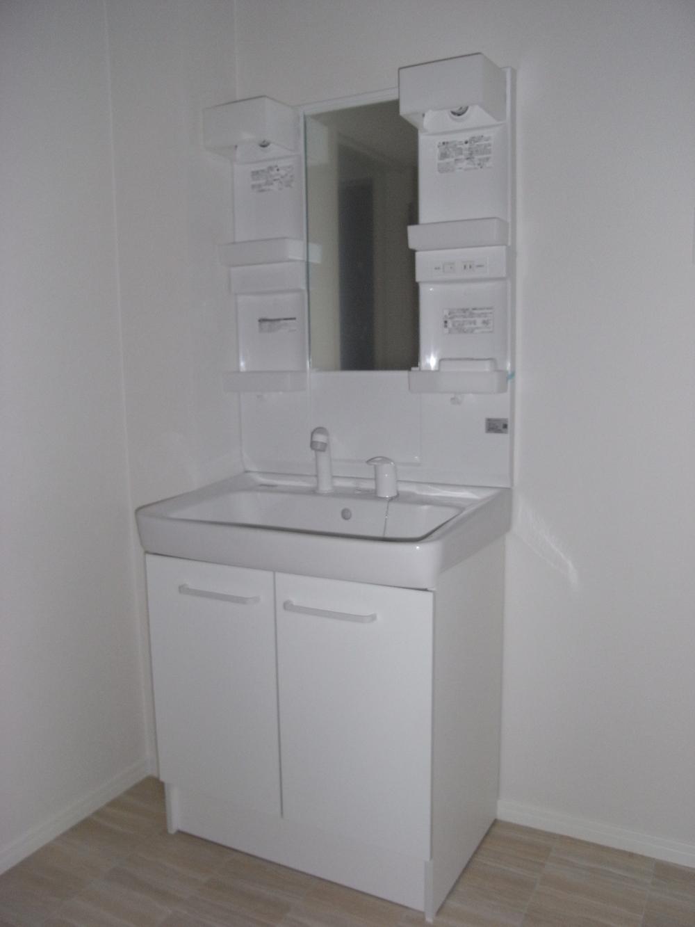 Wash basin, toilet. C Building Indoor (December 10, 2013) Shooting