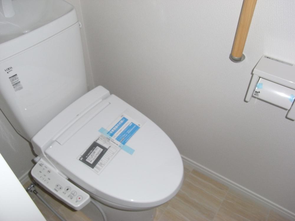 Toilet. C Building Indoor (December 10, 2013) Shooting