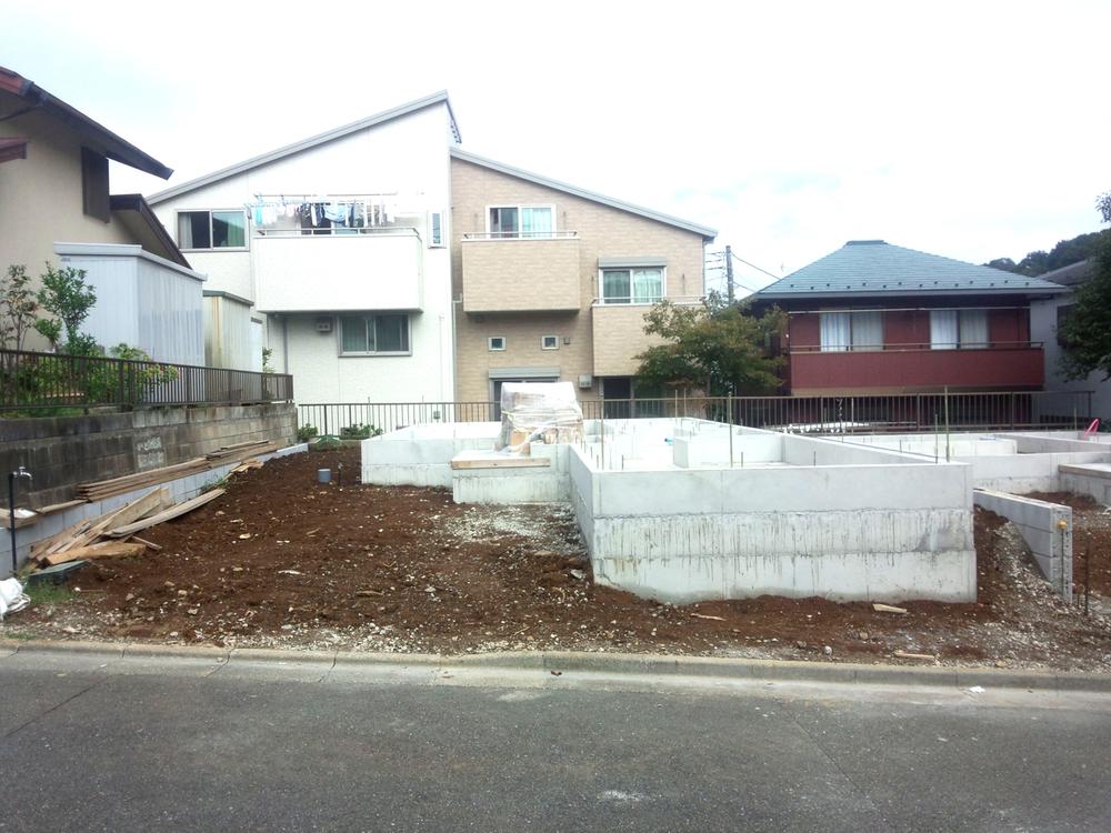 Local appearance photo. South 6m road surface ・ Parking 2 cars ・ Good per sun ・ Flat 35S ・ Ground guarantee 10 years