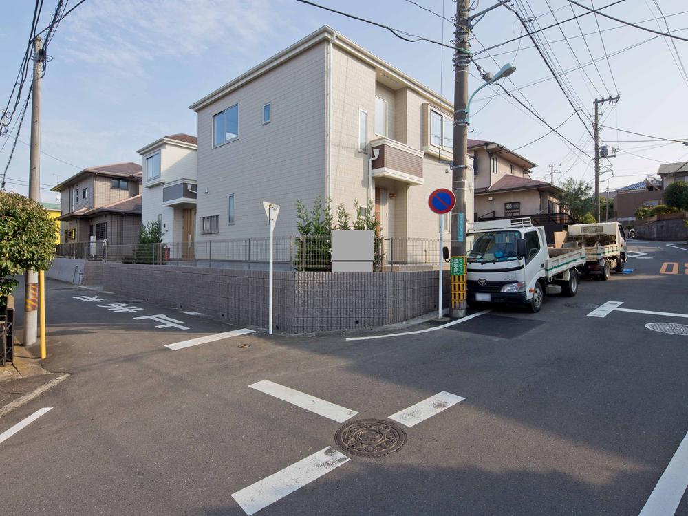 Local appearance photo. Local (11 May 2013) Shooting