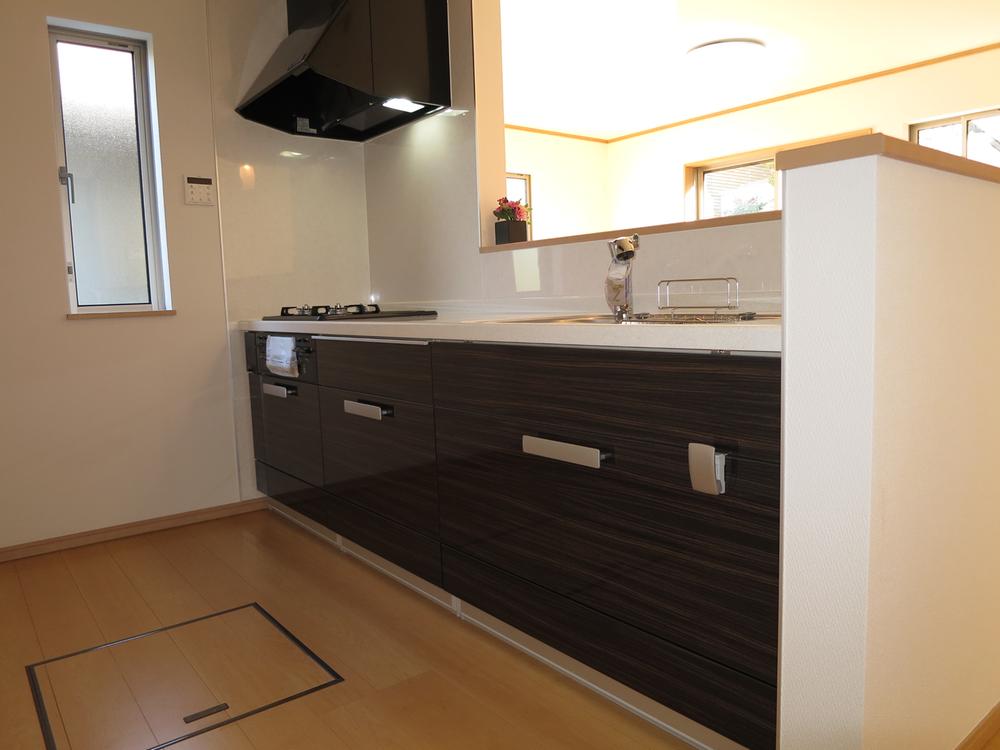 Kitchen. Local (11 May 2013) Shooting