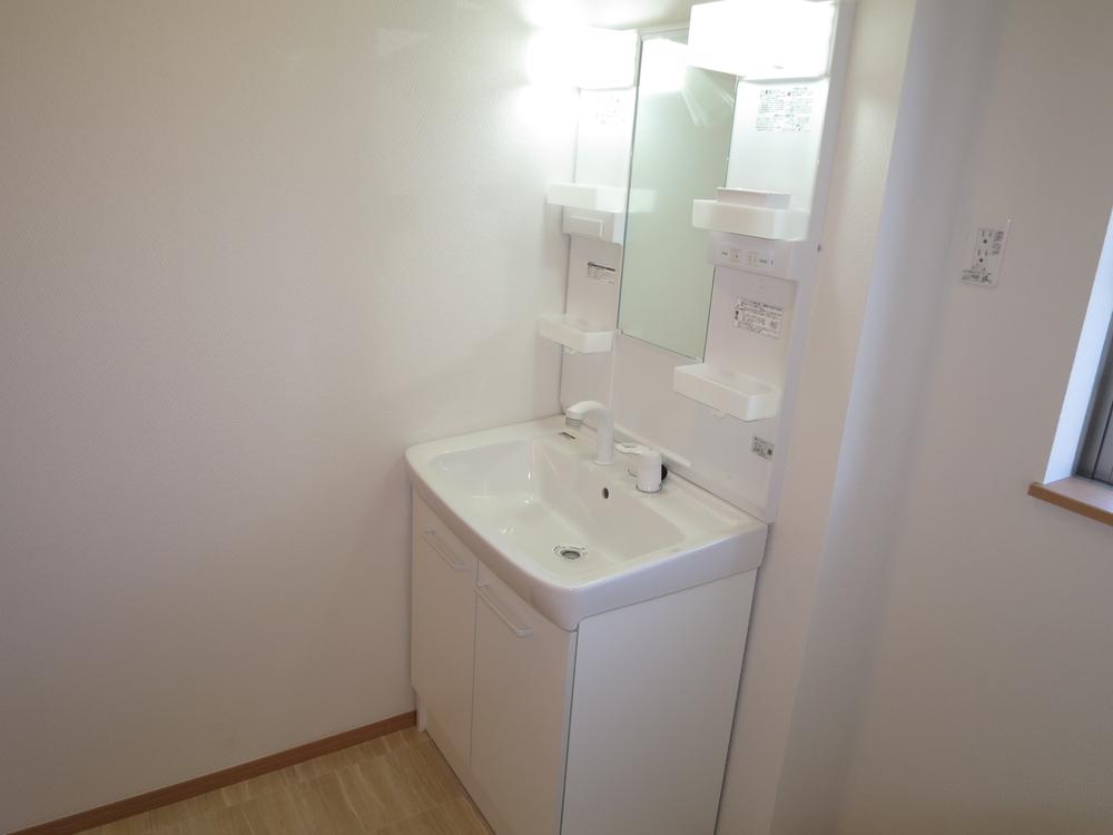 Wash basin, toilet. Local (11 May 2013) Shooting