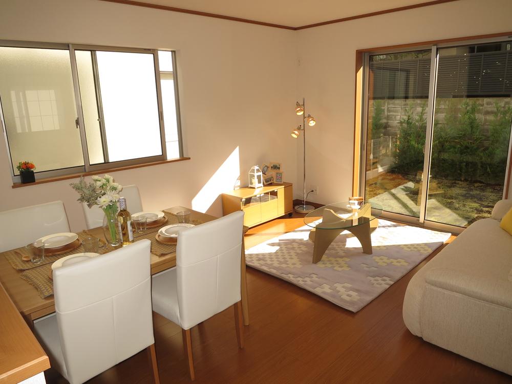 Living. Local (11 May 2013) Shooting