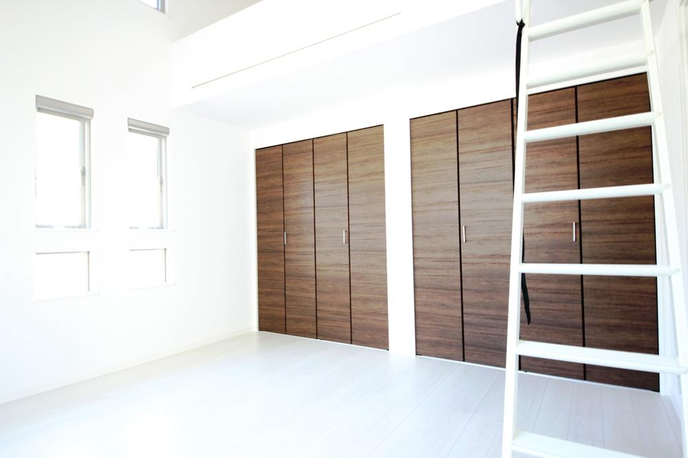 Other introspection. East Building