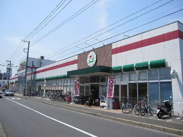 Supermarket. 1000m to York Mart
