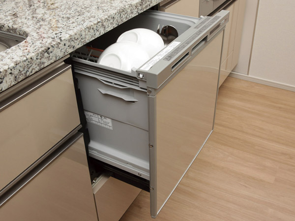 Kitchen.  [Dish washing and drying machine] Just as it is set was finished using tableware, Carried out from the cleaning to the drying mist washing function dishwasher dryer.