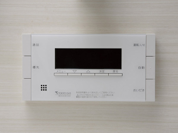 Bathing-wash room.  [Full Otobasu] Hot water-covered and kept warm, Reheating, It has adopted a full Otobasu that can control a multi-function, such as add hot water in a simple operation.