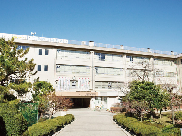 Surrounding environment. Municipal Miyamaedaira junior high school (about 1130m ・ A 15-minute walk)