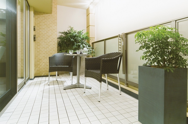 While watching the cherry trees in front of the open balcony spring, Spend a relaxing time