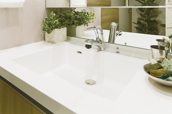 Counter powder room square wash bowl are integrated. Introduction storage also enrich the slide housing