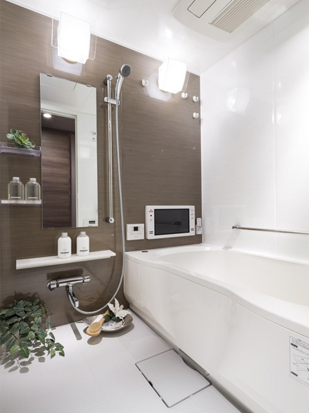 Bathing-wash room.  [Bathroom] Ya massage shower head, which can adjust the water flow, Bathroom, such as the adoption of one-push drainage plug of smart specifications at the touch of a button can drainage of bathtub. (Model Room F type)