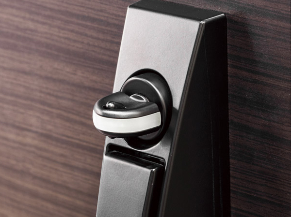 Security.  [Crime prevention thumb turn] It corresponds to the thumb turn turning. As hard turn be hooked with a tool, It is method to turn Squeeze the switch button. (Same specifications)