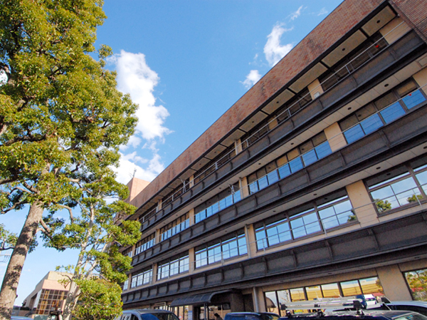 Surrounding environment. Miyamae ward office (about 630m / An 8-minute walk)