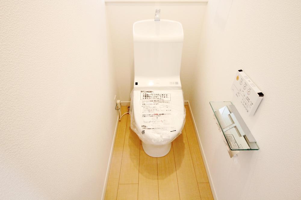 Toilet. 1 Building