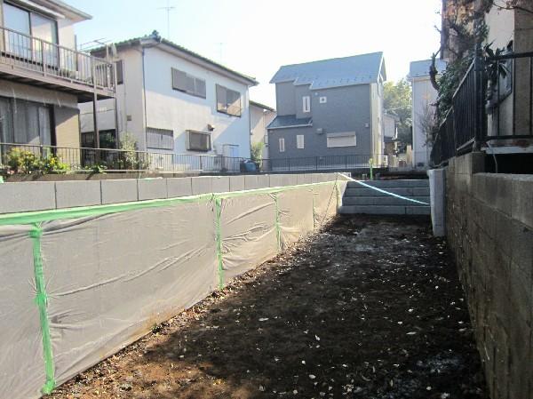 Local appearance photo. Parking is a newly built detached houses of two possible.