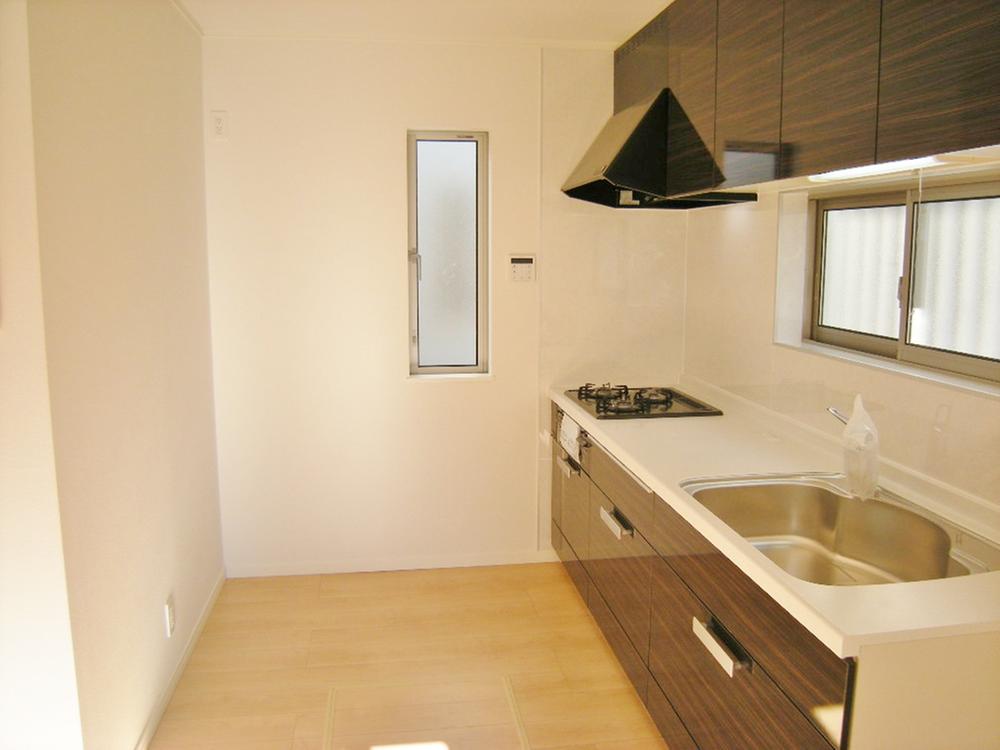 Kitchen. Local (December 6, 2013) Shooting