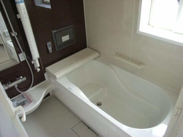 Bathroom. 1 Building bathroom, Bathroom TV, It is a bath with shower mist.