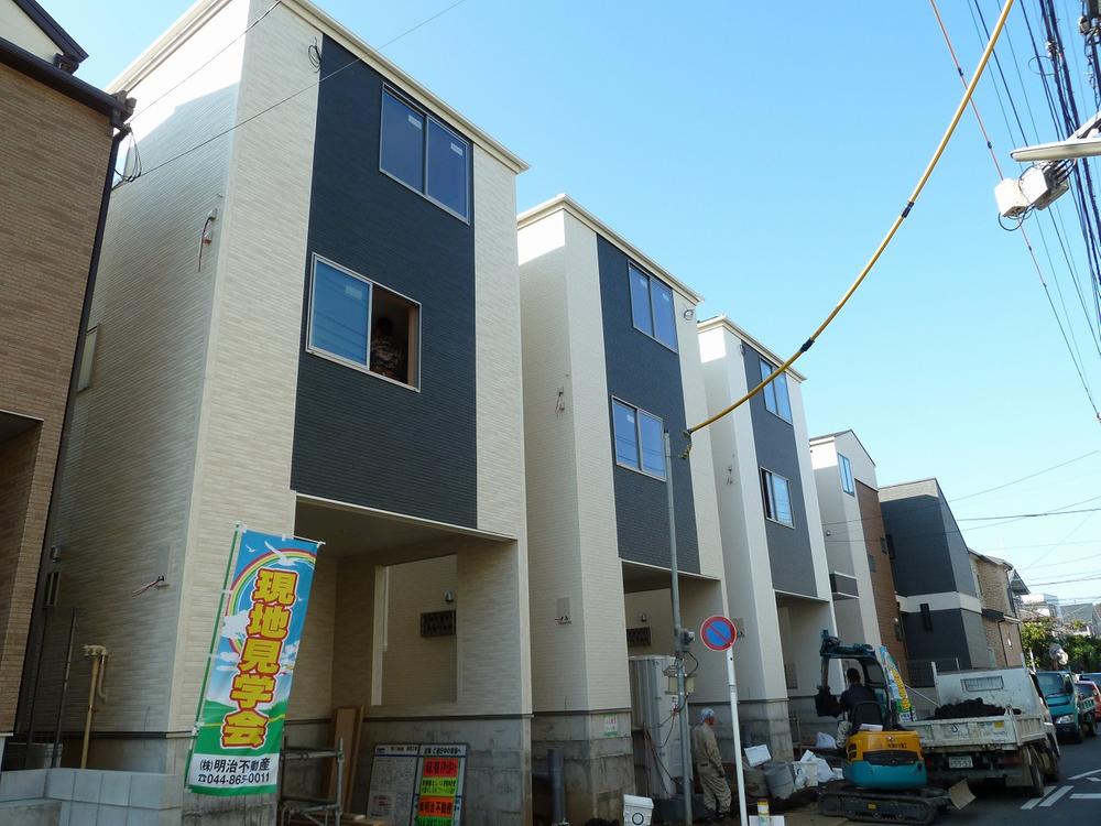 Local appearance photo. Local (12 May 2013) Shooting