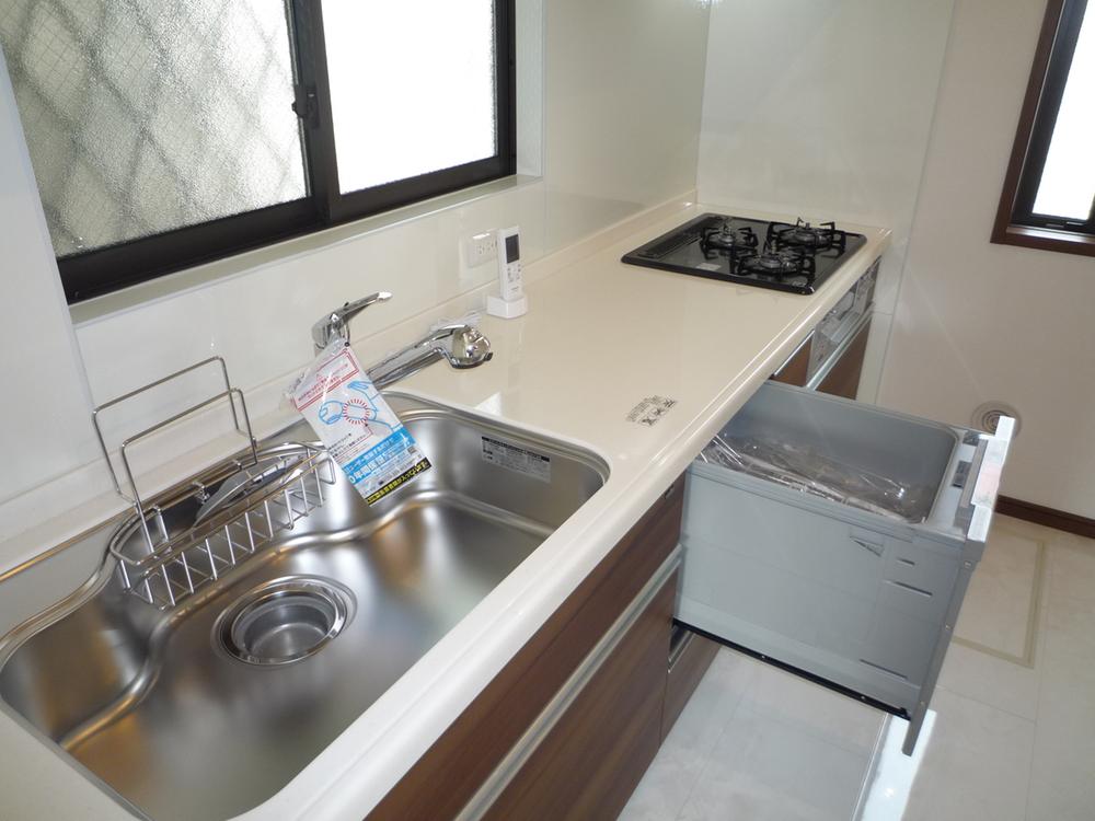 Kitchen. Dishwasher ・ Kitchen with water purifier. 