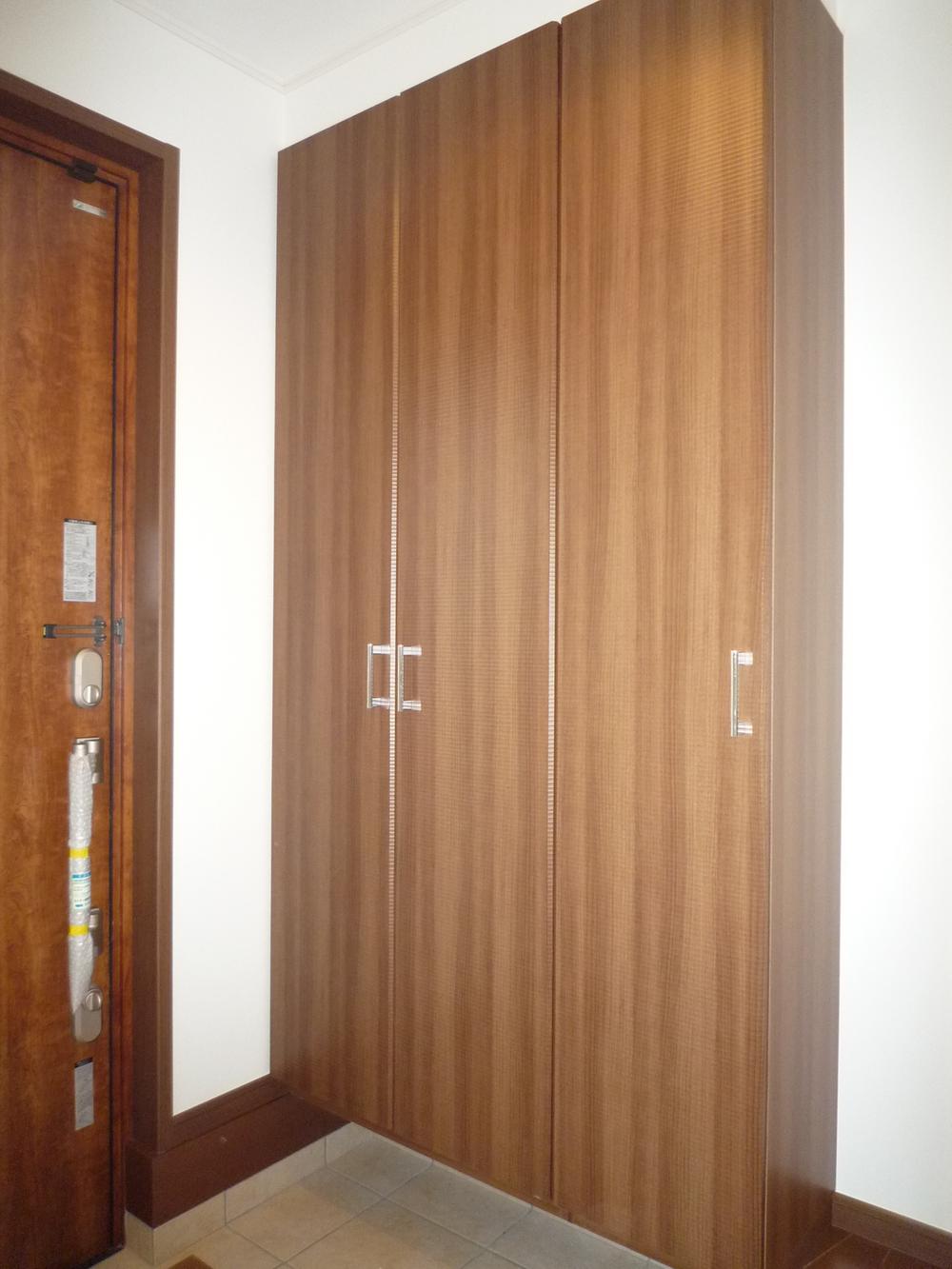 Receipt. It is a shoebox. 