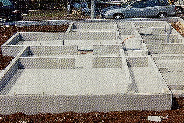 Construction ・ Construction method ・ specification. The solid foundation, also referred to as a basis to increase the strength of the building most, To support the load of the building as a whole under the floor. Because the moisture does not rise, To prevent corrosion of the damage and the foundation of termite.