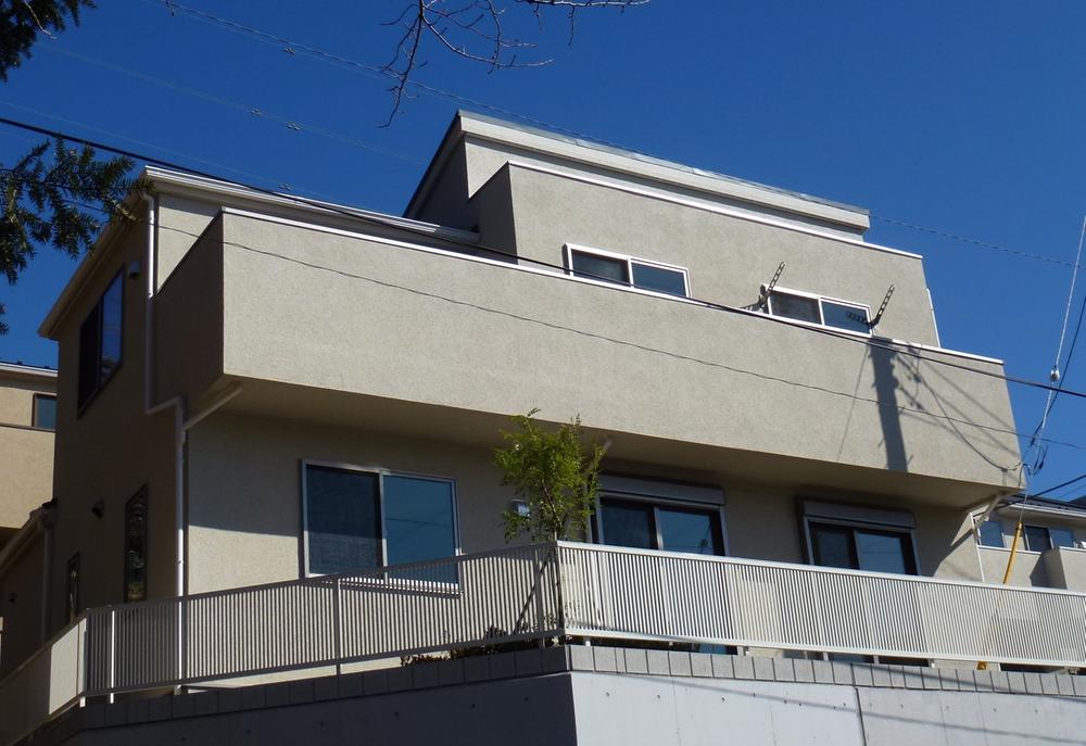 Rendering (appearance). All room is facing to the south, Mansion that has been wrapped in the sun! Complete enforcement example