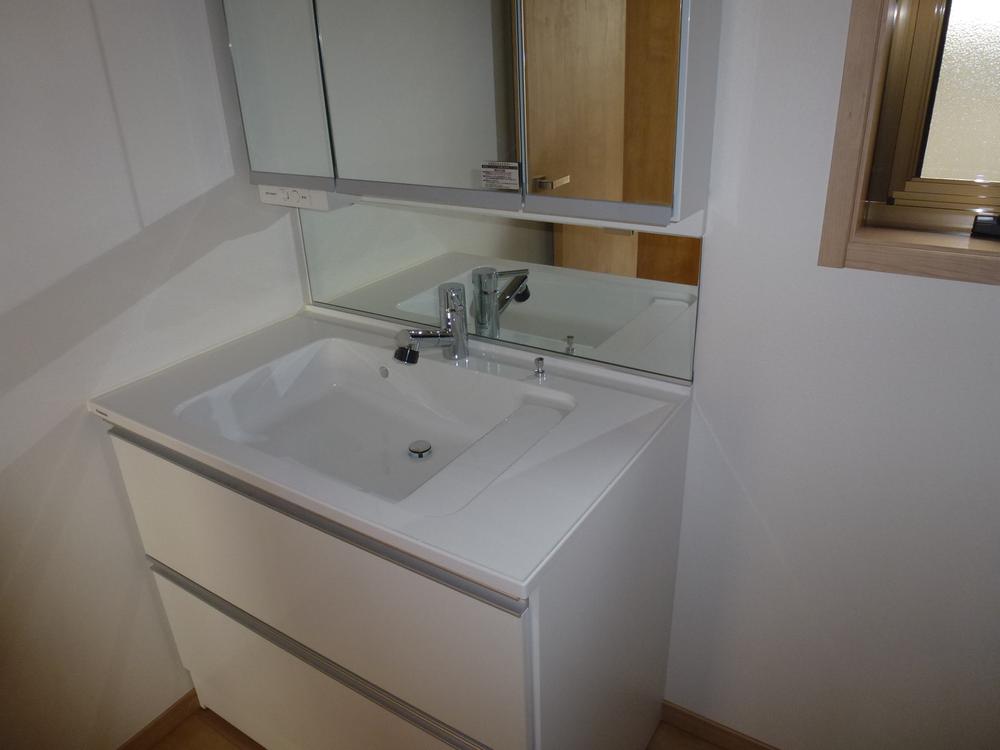 Wash basin, toilet. Indoor (10 May 2013) Shooting