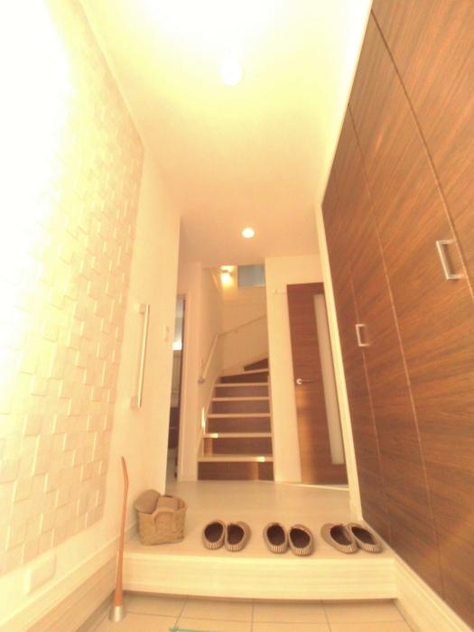 Entrance. You can preview (East Building)