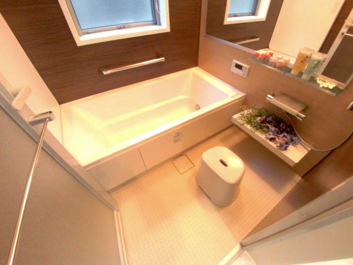 Bathroom. 1 tsubo bus with bathroom dryer (East Building)