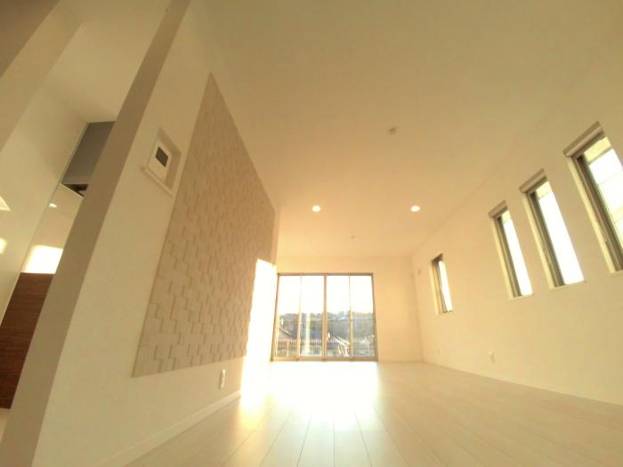 Living. There floor heating (East Building)