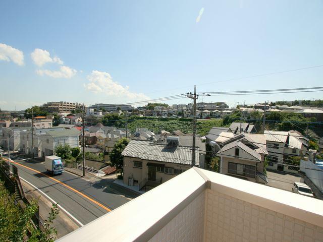 View photos from the dwelling unit. Good per yang (East Building)