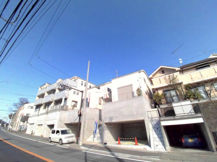 Local appearance photo. Underground garage is a two-story condominium of two parallel