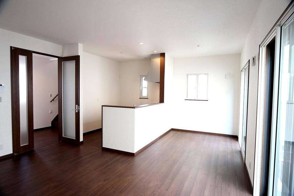 Living. Building 2 ● family gather Living, Spread everyone's smile.