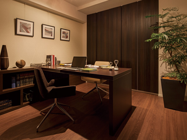 Interior. Western-style 3