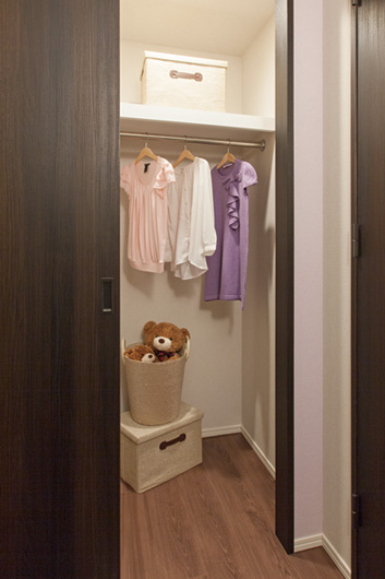 Receipt. Walk-in closet (Western-style 2)