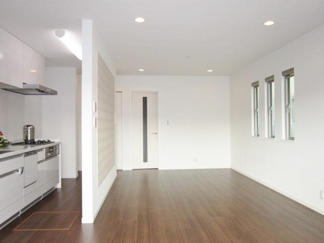 Living. It is LDK of about 17.8 Pledge with a floor heating.