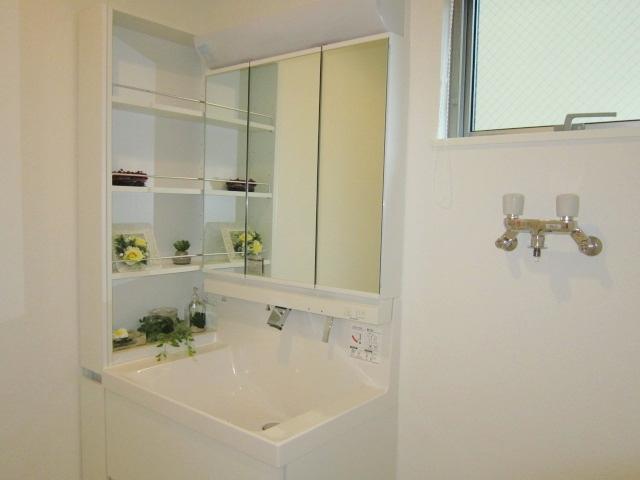 Wash basin, toilet. The first floor of the washroom.