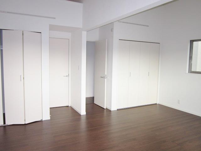 Non-living room. The second floor of the room.