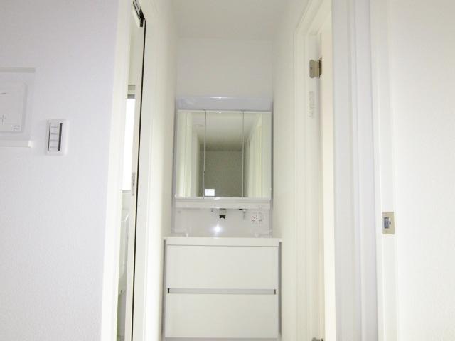 Wash basin, toilet. There washroom also on the second floor.