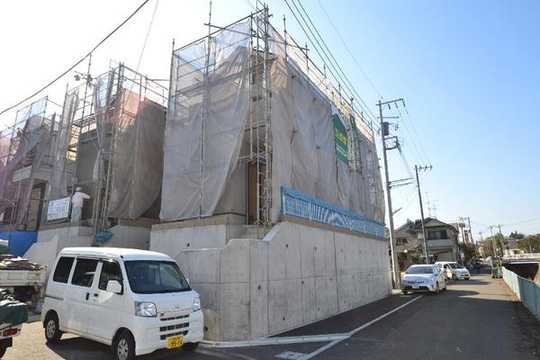 Local appearance photo.  ◆ There is a feeling of opening per northeast corner lot