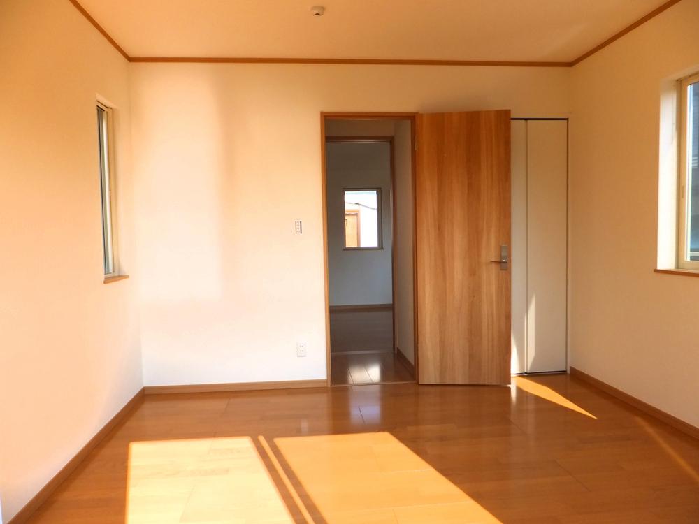 Non-living room. Western-style 7 Pledge, There is a balcony on the south side. Master bedroom